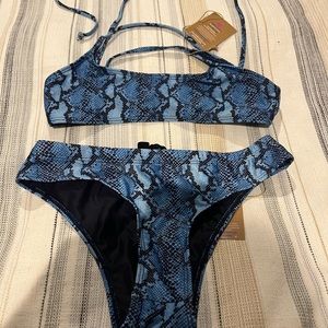 Nevis Bikini top and bottom